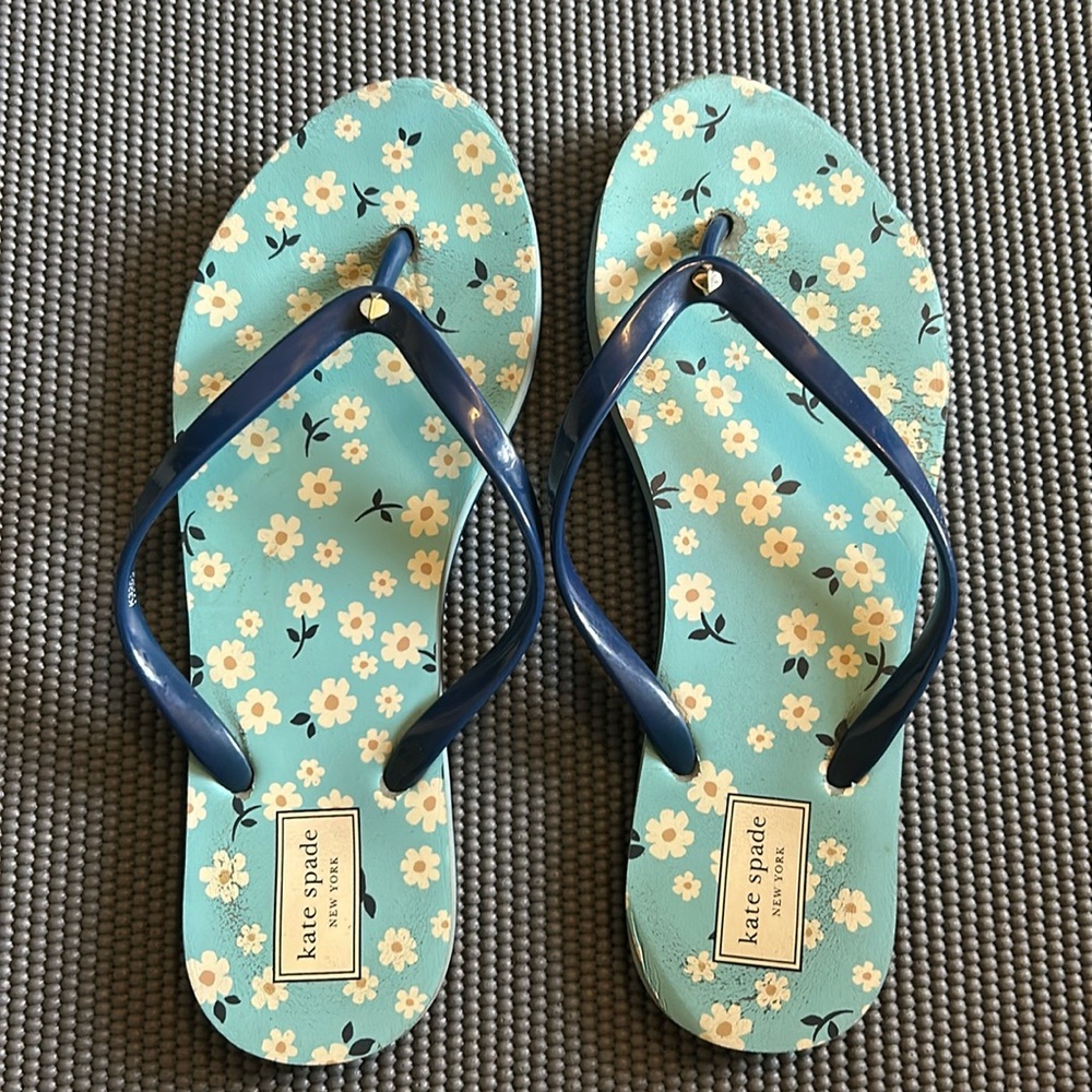 Kate Spade New York rubber blue floral flip flops